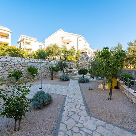 Apartments Cvetka Новаля Екстериор снимка