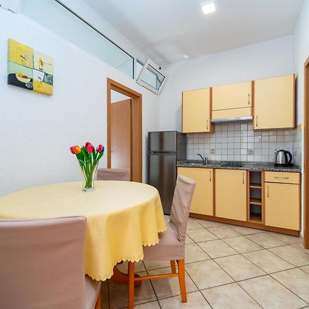 Apartments Cvetka Новаля Екстериор снимка