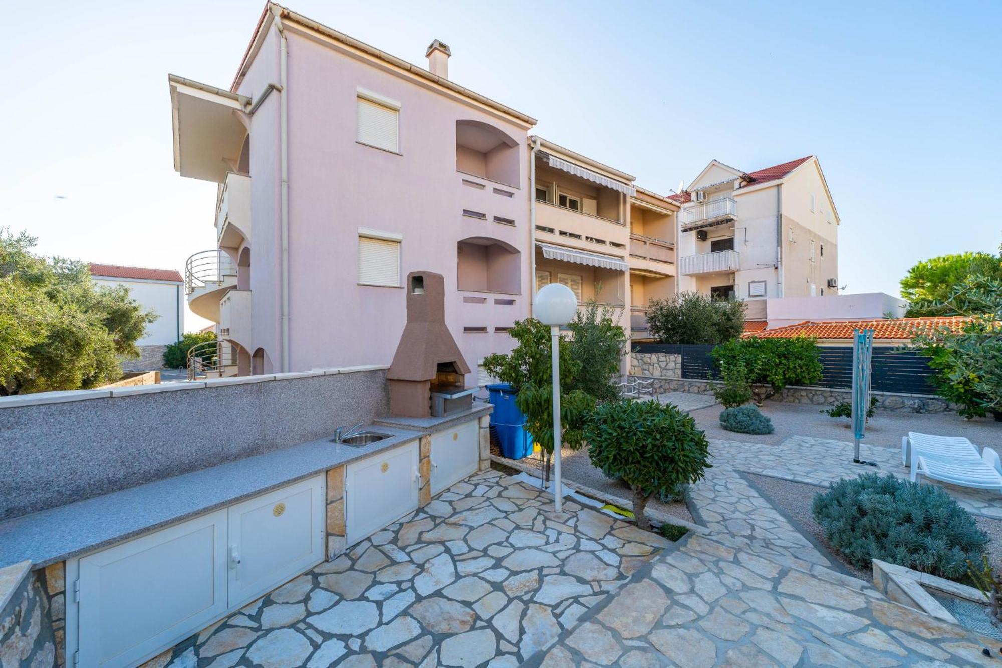 Apartments Cvetka Новаля Екстериор снимка