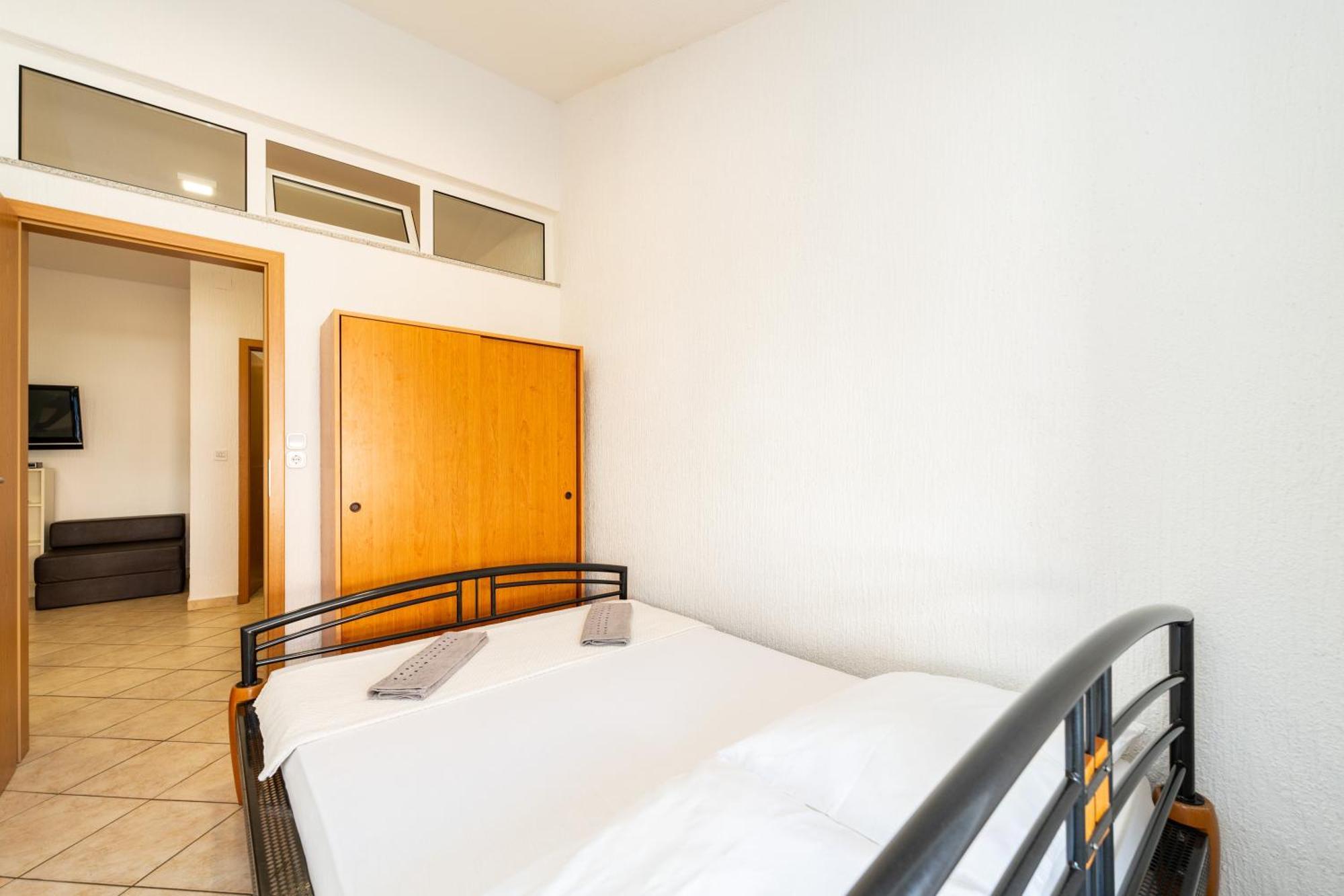 Apartments Cvetka Новаля Екстериор снимка