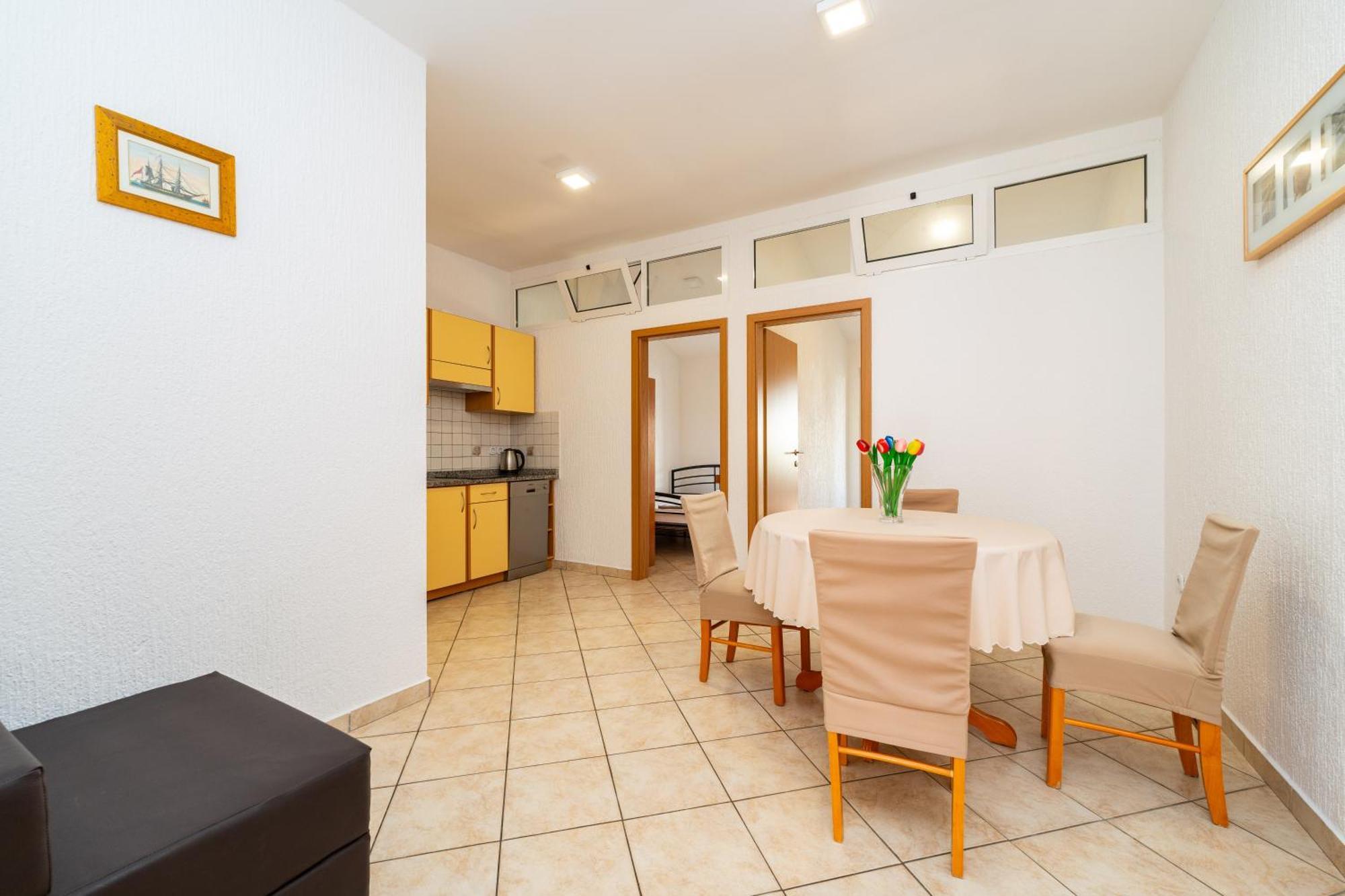 Apartments Cvetka Новаля Екстериор снимка