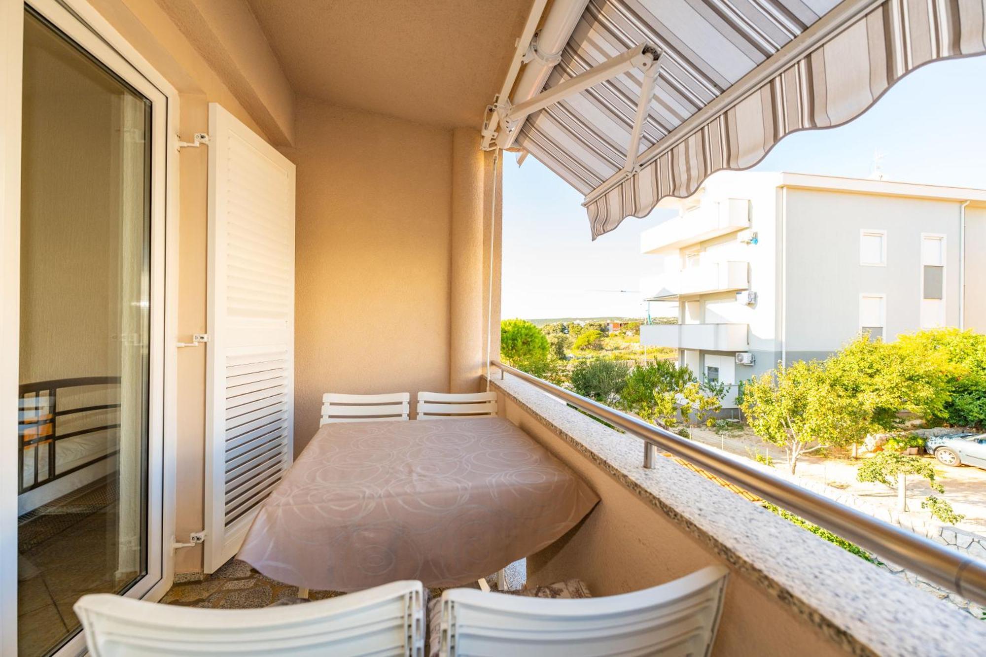 Apartments Cvetka Новаля Екстериор снимка