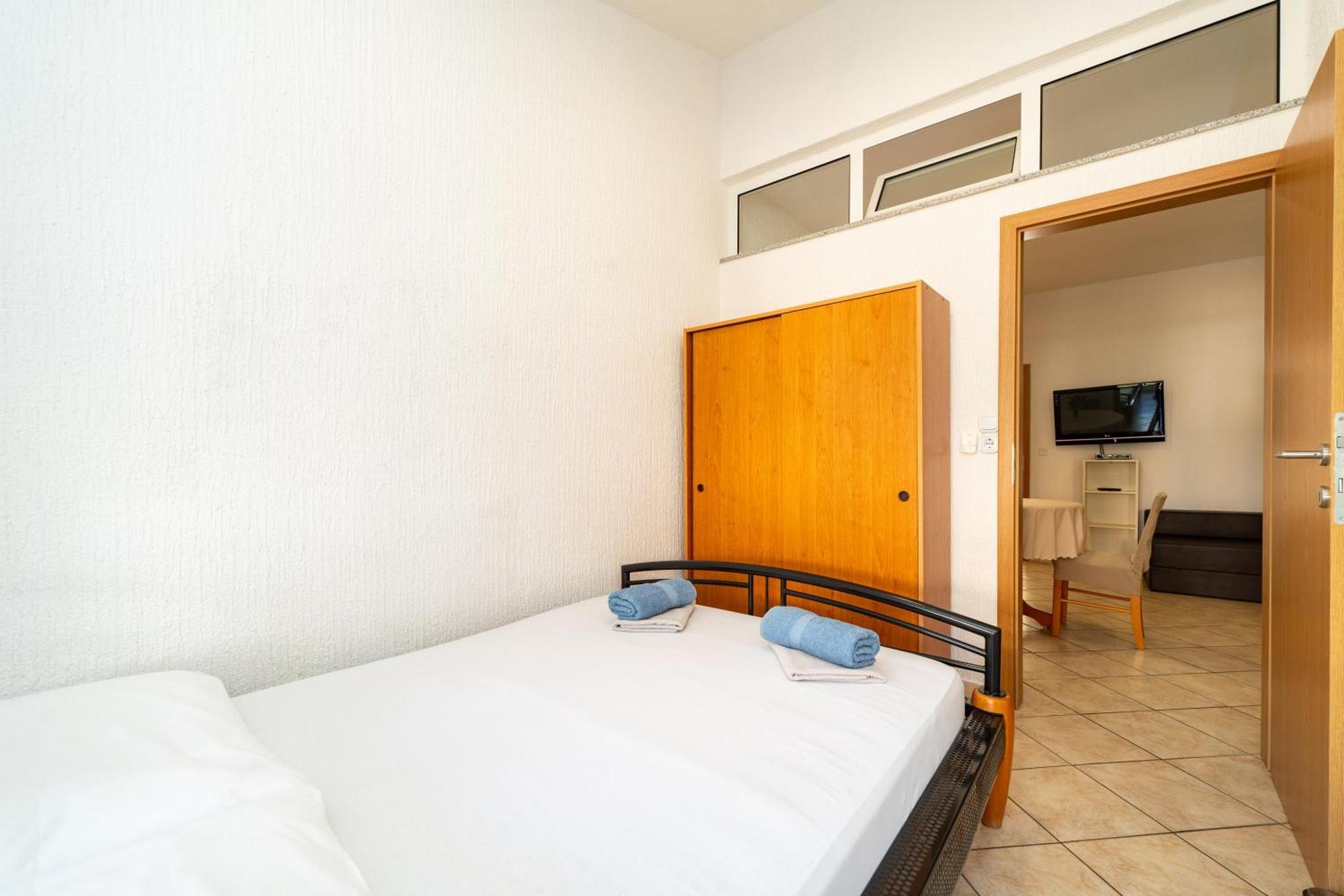 Apartments Cvetka Новаля Екстериор снимка