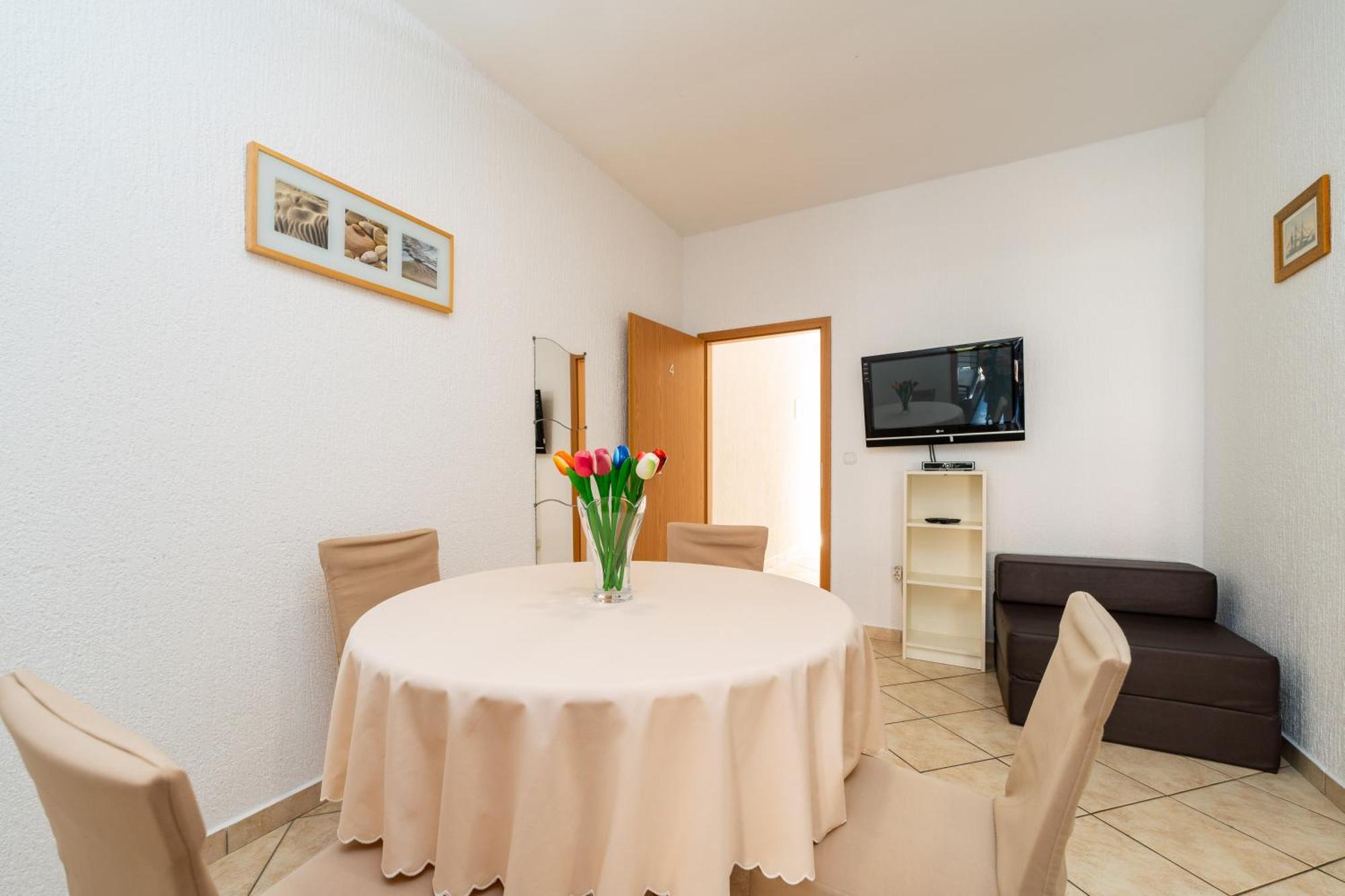 Apartments Cvetka Новаля Екстериор снимка