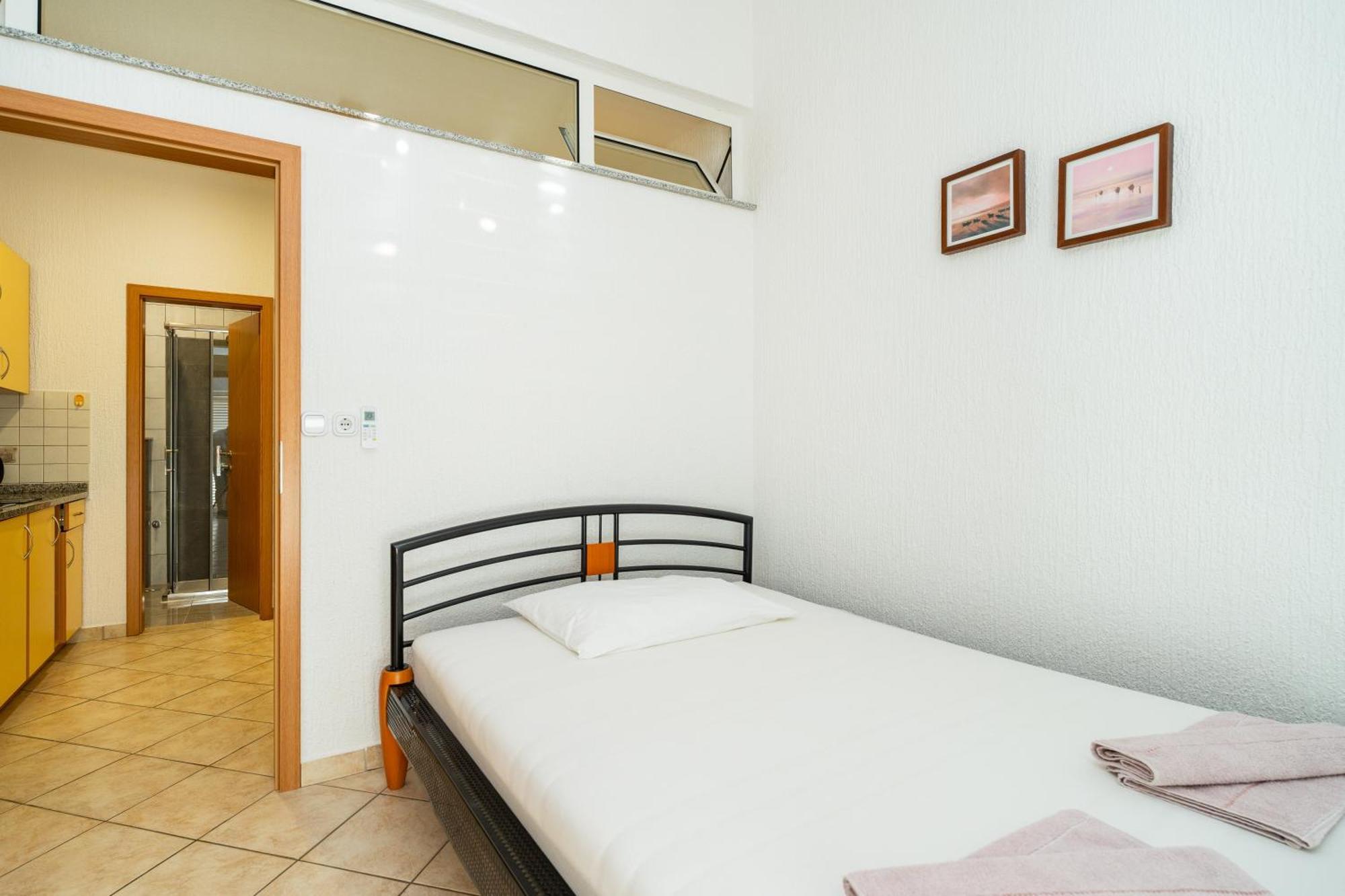 Apartments Cvetka Новаля Екстериор снимка