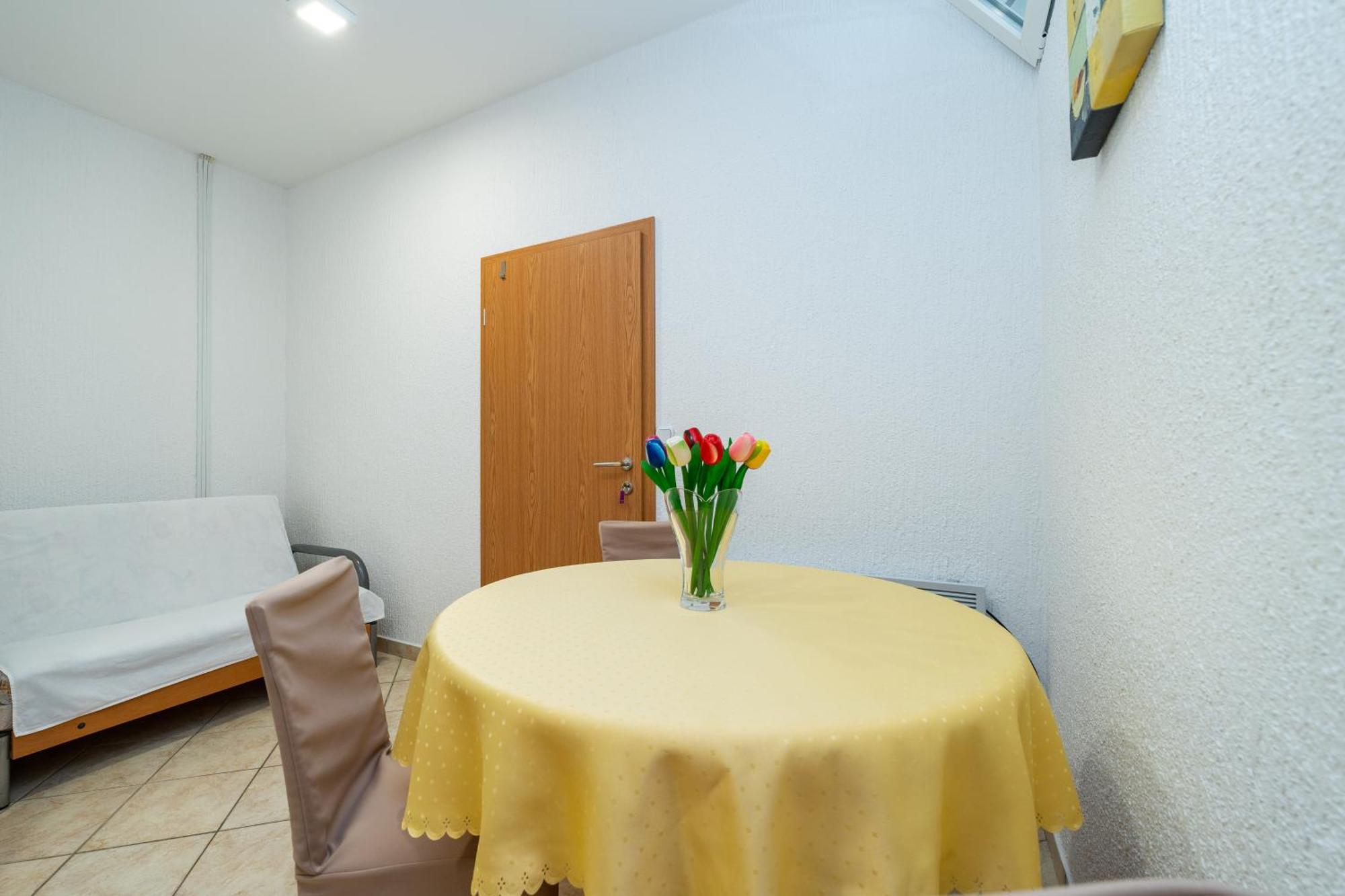 Apartments Cvetka Новаля Екстериор снимка